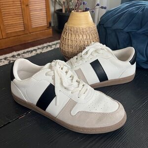 Universal Thread White Black Tan Casual Sneakers 9.5